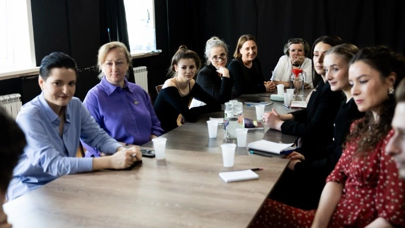 Репетиции нового спектакля «8 Ж» стартовали в сахалинском Чехов-центре