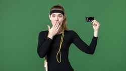 Женщина из Долинска украла телефон и деньги у знакомого