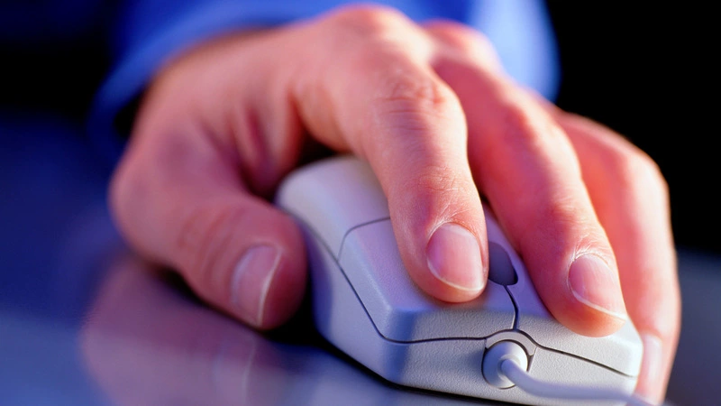 Сахалинский бродяга распространял порнографические материалы про детей