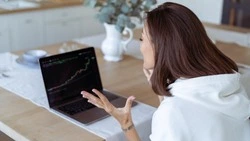 Жительница Южно-Сахалинска потеряла более 2 млн рублей на фейковой бирже