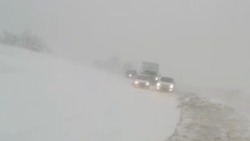 Автомобили, грузовики и рейсовый автобус застряли в Корсаковском районе