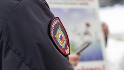 Воры столкнулись с полицейским прямо у двери ограбленной квартиры в Холмске 