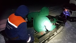 Сахалинские спасатели нашли потерявшегося в лесу сноубордиста 