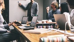 SuperJob: каждый второй житель Южно-Сахалинска уважает своего начальника