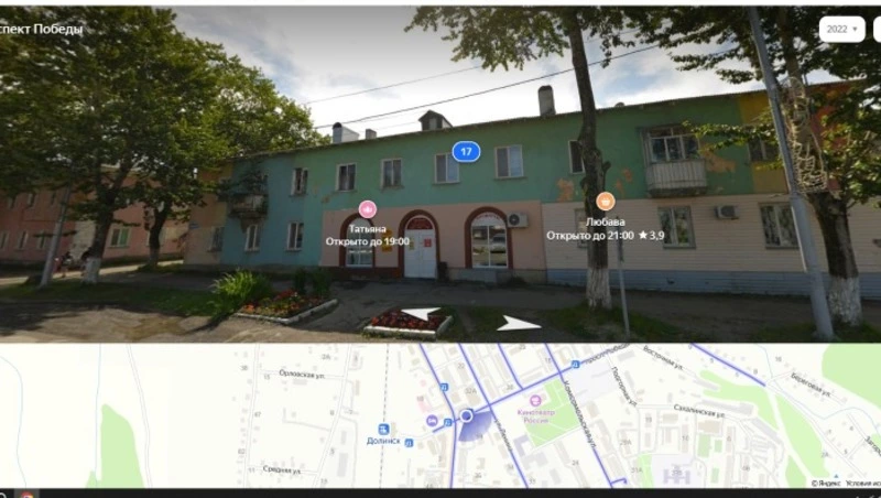 В Долинске не могут снести аварийный дом в центре города из-за магазина на первом этаже