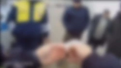 В Южно-Сахалинске мужчина шел по улице с наркотиками в кармане спортивных штанов