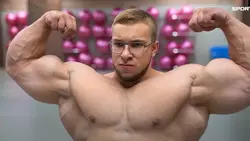 «Русский Халк» или «Мутант массы»: бодибилдер с Сахалина рассказал о хейтерах и химии