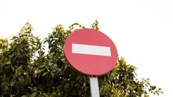 Два дорожных участка в Южно-Сахалинске частично закроют на 10 дней