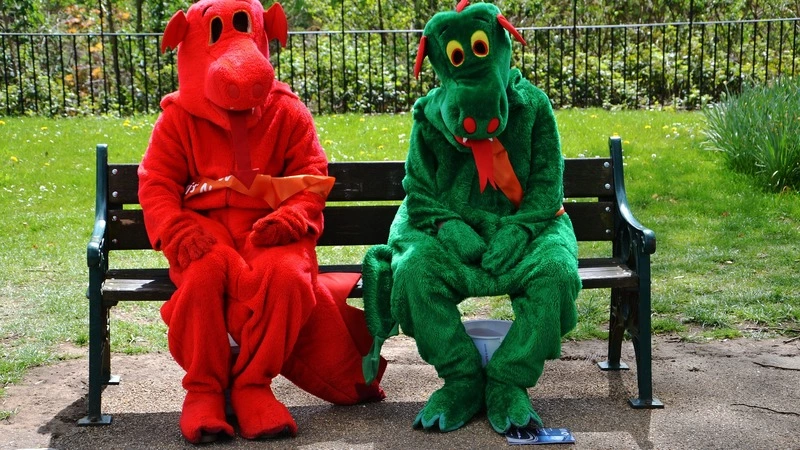 О смешном и дурацком: губернатор в лифте, змея на шашлыках, придуманная смерть от цирроза