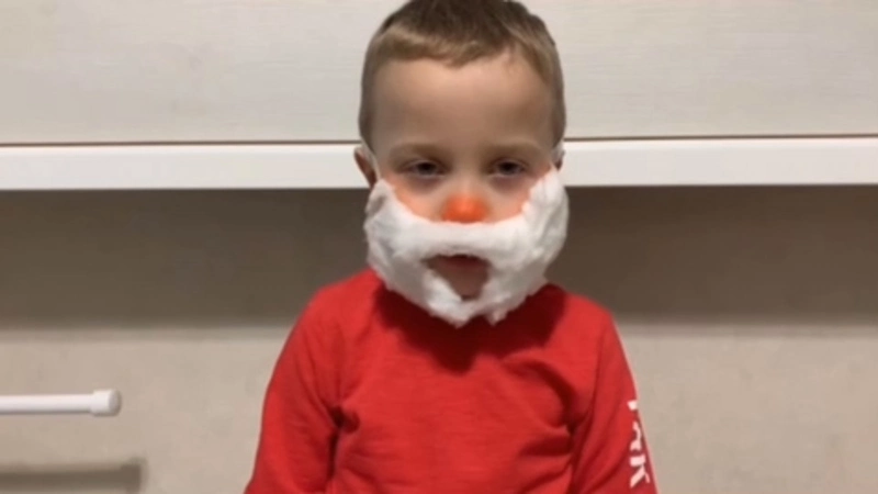 Письмо Деду Морозу: Таня мечтает о бьюти-боксе, а Матвей хочет набор Lego Minecraft