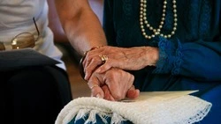 Лучшие новогодние подарки для бабушек и дедушек назвали жителям Сахалина