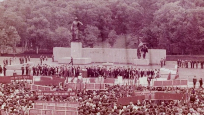Площадь Славы в Южно-Сахалинске. Место в истории 28.07.23