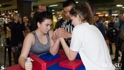 В сахалинском мини-турнире по женскому армреслингу поучаствовали всего две девушки