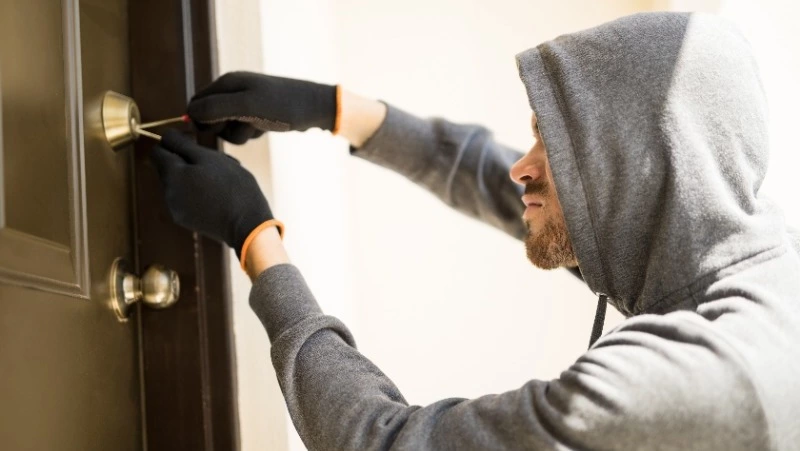 Сахалинец дважды обнес квартиру внучки своей покойной возлюбленной