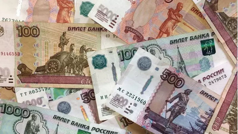 ⁣Три миллиона рублей украл у сотрудников один из руководителей РЖД на Сахалине