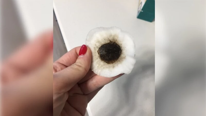 Южносахалинцы вынуждены мыть руки черной водой с песком и ржавчиной