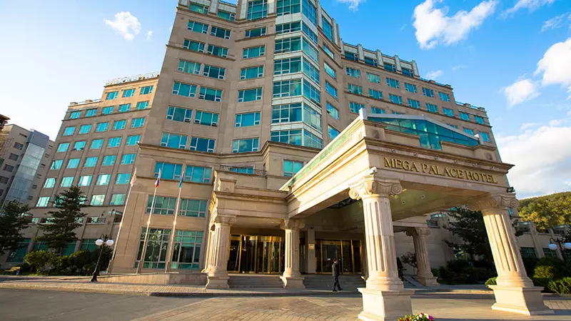 С дымом и без паники: жильцы сахалинского отеля «Мега Палас» восприняли пожар как приключение