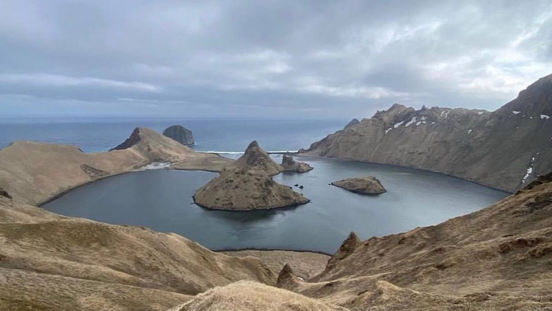 Вулканический остров Янкича попал на кадры путешественников. Фото