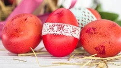 Сахалин вошел в топ-10 регионов по высокой стоимости покраски яиц луком