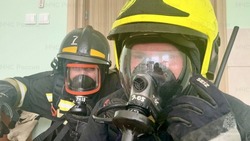 Сотрудников Роспотребнадзора эвакуировали из-за пожара в Корсакове