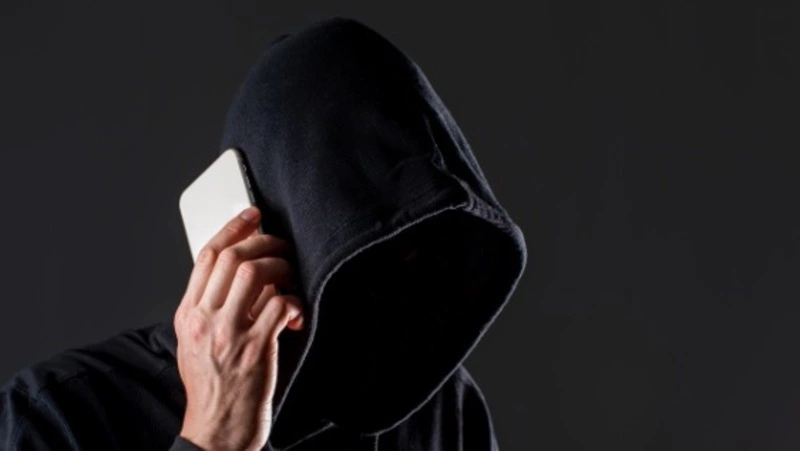 Двое сахалинцев добровольно отдали аферистам миллион рублей 