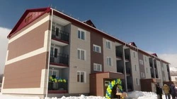 Новоселье отметили семьи из аварийных домов Долинского района