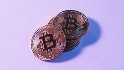 Курс биткоина упал ниже $70 тысяч впервые с 2024 года