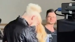  SHAMAN и Мизулина поцеловались под крики школьников в Москве