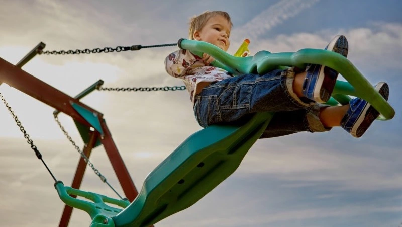 «Пусть поставят на место»: у жителей Южно-Сахалинска забрали детскую площадку