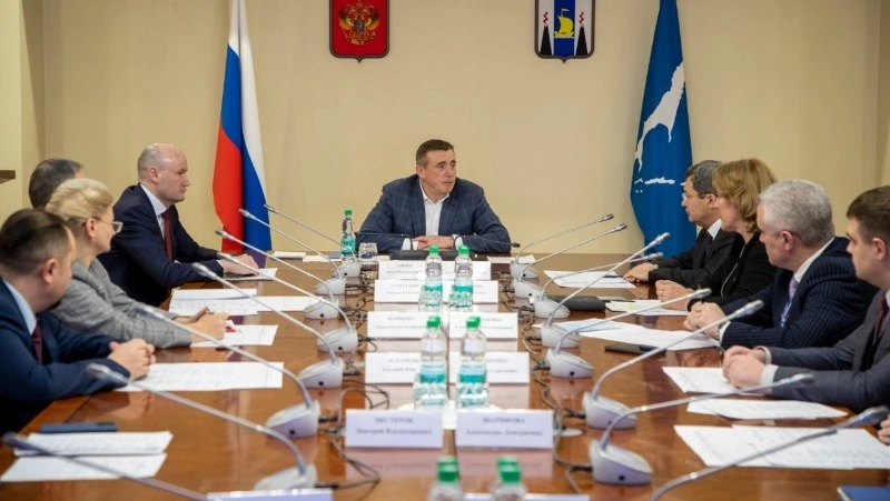 Губернатор встретился с банкирами Сахалина накануне профессионального праздника