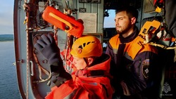 Спасатели Сахалина отработали спуски с вертолета