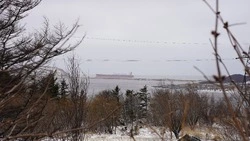 Судно на мели в Шахтерске: кадры с места происшествия от Sakh.online