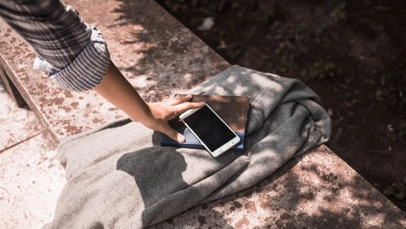 Приезжий из Бурятии воровал телефоны и платил чужой картой в Южно-Сахалинске