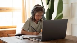 Школы Корсаковского района перейдут на дистант 14 марта из-за непогоды