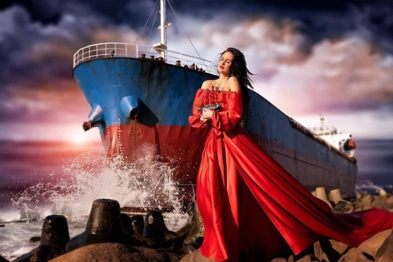 Попавшее на мель судно в Холмске стало объектом для фотосессий на Сахалине