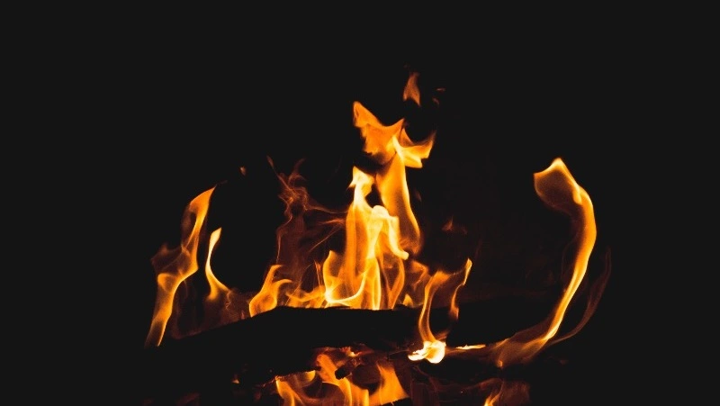 Гараж сгорел дотла в результате пожара в Охинском районе