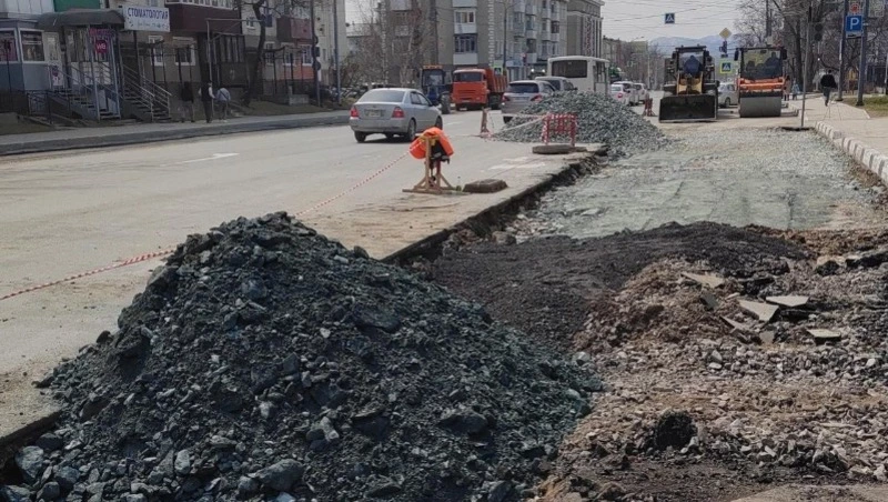 Более 7,6 тысячи кв. метров дорог отремонтировали на Сахалине и Курилах за неделю