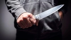 Мужчину из Долинска обвинили в попытке убить знакомого 