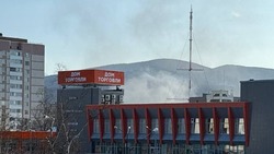 Автомобиль загорелся в районе телецентра в Южно-Сахалинске 