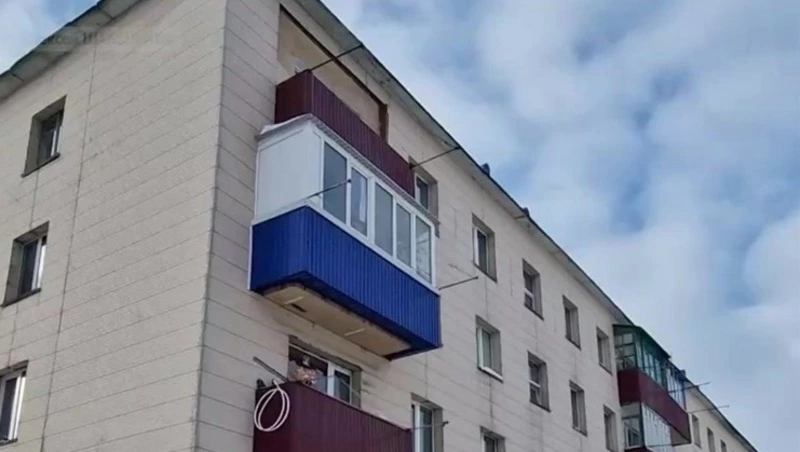 Крышу горевшего в Невельске дома починят за два месяца