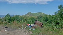 Замусоренное кладбище на юге Сахалина вызвало негодование у островитян