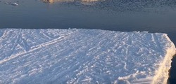 «Даже 50 метров нет»: лед оторвало в Стародубском