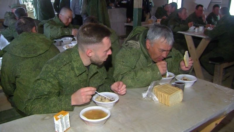 Журналисты развеяли мифы о быте мобилизованных на Сахалине