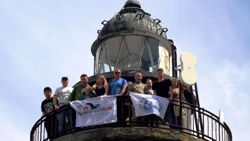 Военнослужащие посетили маяк Тонин на Сахалине