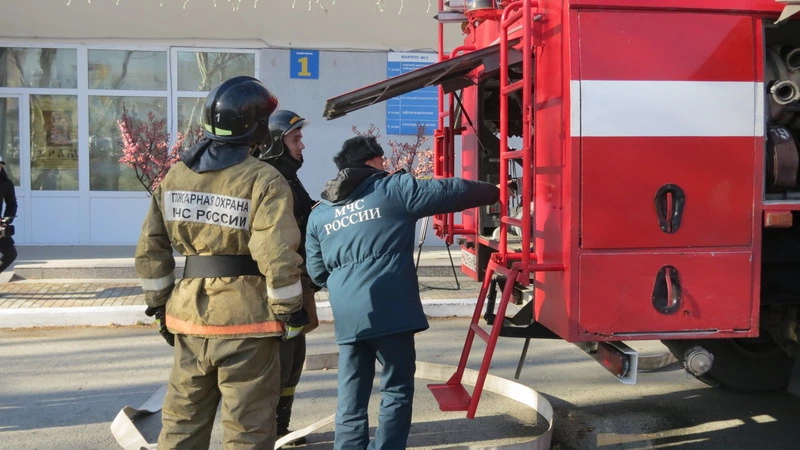 Сахалинскую школу эвакуировали из-за угрозы пожара