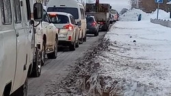 «Не знаю, как возвращаться обратно»: в гигантских пробках застряли сахалинцы по пути в больницу     