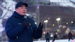 Валерий Лимаренко наградил призеров Кубка России по горнолыжному спорту на Сахалине