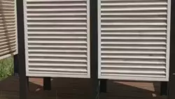 «Как здесь переодеваться?» Новая раздевалка у моря разочаровала сахалинку