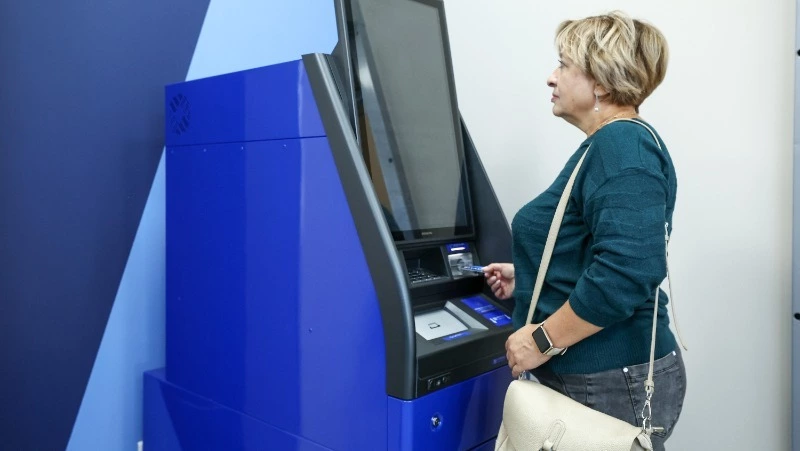 ВТБ предупреждает: отдал карту лже-курьеру – стал дропом