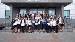 25 школьников получили именную стипендию мэра  Южно-Сахалинска